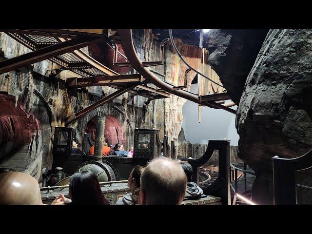 Harry Potter and the Escape from Gringotts (view during ride's technical difficulty with lighting).