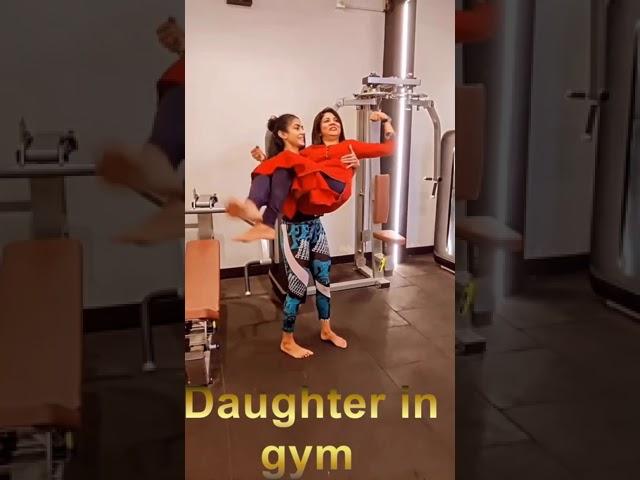 LIFT CARRY 2023 | DAUGHTER LIFT CARRY MOTHER #SHORTS