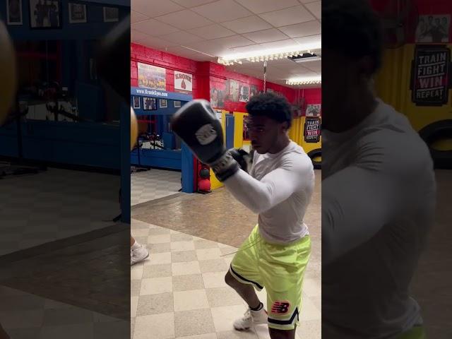 Fast rising Middleweight Davelle Smith putting in the work at the Kronk Gym in Detroit