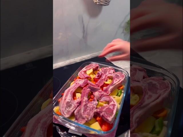 ВСЁ СМЕШАЛА И В ДУХОВКУБАРАНИНА С ОВОЩАМИ В ДУХОВКЕ
