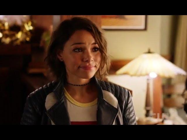 The Flash 5×01 Nora Allen introduces herself to Team Flash