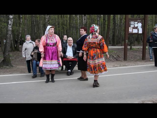 Весёлые частушки в Измайловском парке Москвы. 2 мая 2016