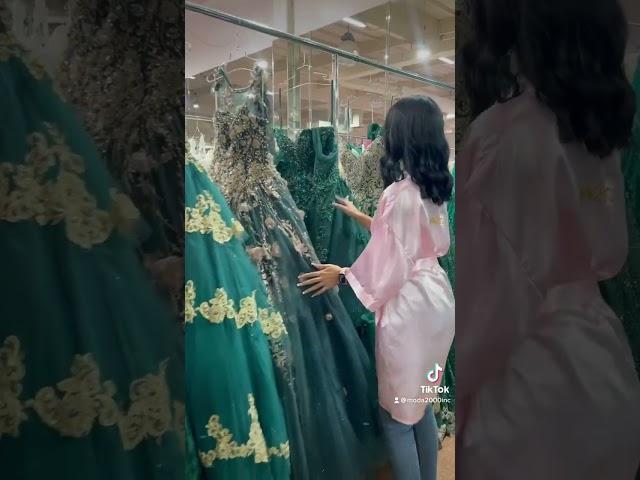 Glittery emerald green off the shoulder quince dress with datechable train #short#video#