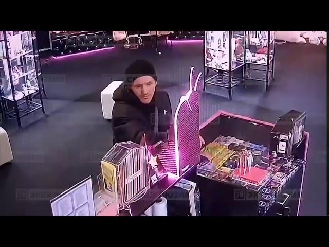 Культурный Питерский дрочинюга попытался украсть дилдаки из сексшопа