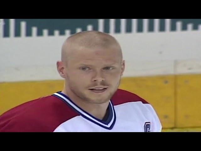 Saku Koivu Returns From Cancer Ovation (04-09-2002)