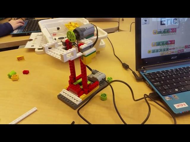 LEGO Education WeDo 1.0 Lift from RoboCamp City Camp - Robotics Vancouver