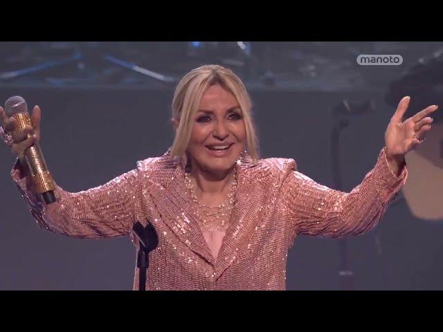 Googoosh live in Paris. Makhloogh ️️️