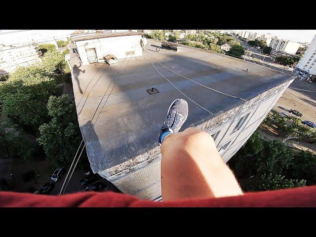 PARKOUR FROM SECURITY AND POLICE. JUMPED FROM THE ROOF ON THE ROOF OF THE HOUSE. CRAZY POV.