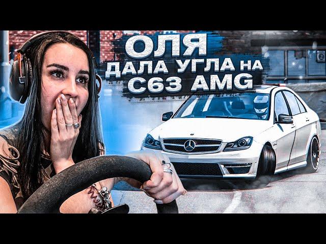 ОЛЯ ДАЛА угла на MERCEDES C63 AMG! ПИНГВИН ВПЕРВЫЕ ИГРАЕТ В АВТОСИМУЛЯТОР! (ASSETTO CORSA С РУЛЁМ)