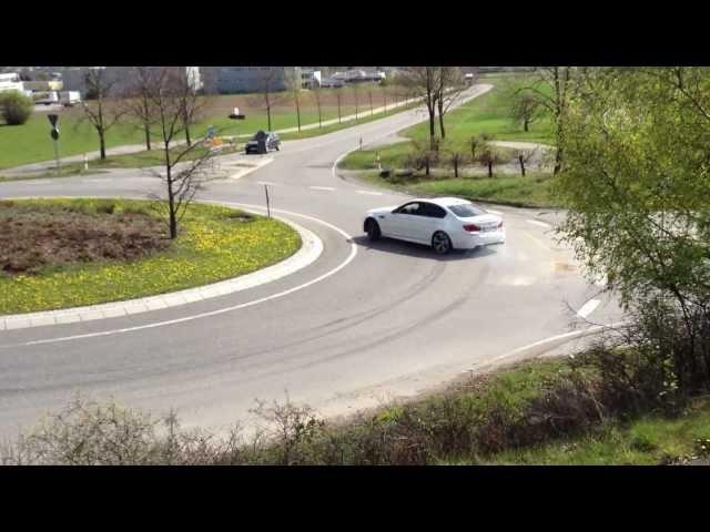 BMW M5 Drift in roundabout