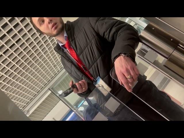 Сотрудник Уральских Авиалиний Латыпов Ильдар унижает пассажиров