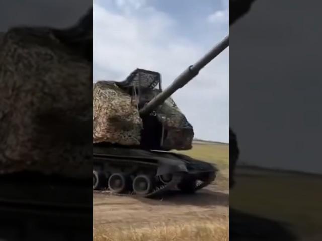 #Russian 152-mm self-propelled howitzer 2S19 "Msta-S" with movable turret protection. #shorts