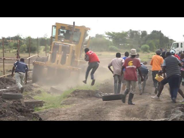 Drama as Gikumari Residents in Ruiru Chase away Govt Earthmovers Constructing Roads on Their Plots