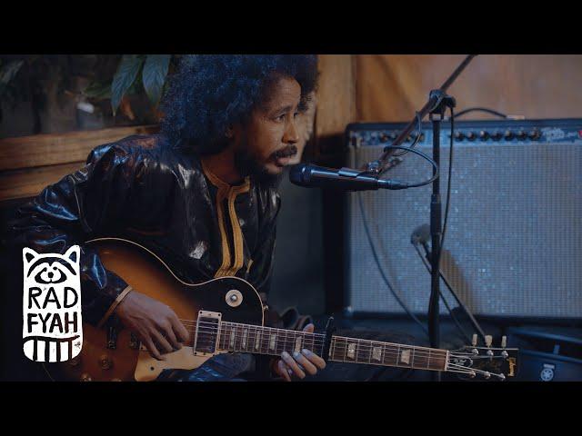 Tamikrest - Aratane N'Adagh - Rad Fyah Studio (on the road) Live Session