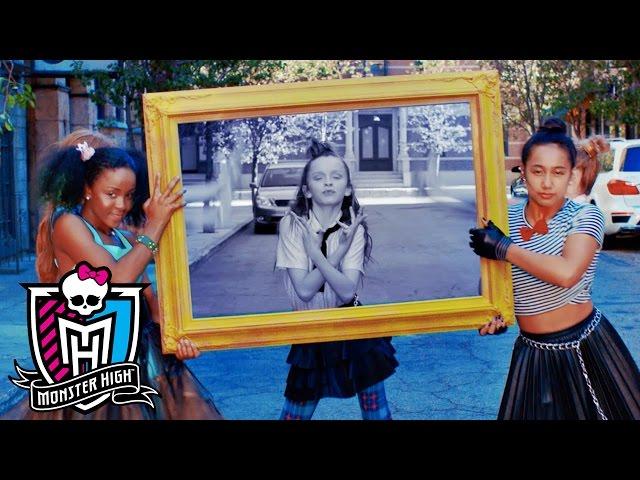 "Fright Lights, Big City" featuring Taylor Hatala and the #CityGhouls| Monster High