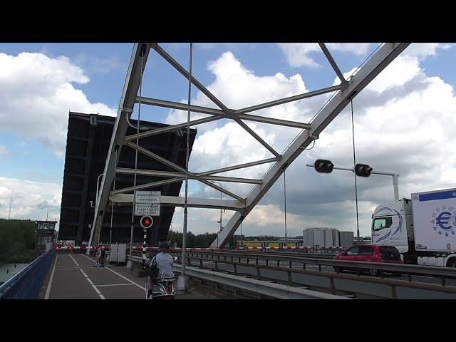 Brugopening Merwedebrug Gorinchem Basculebrug/ Basculebridge/ Pont Basculant/ Klappbrücke