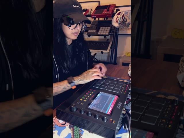 MPC LIVE 2 - NO CABLES?!