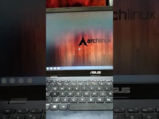 First time booting into Arch Linux #booting #shorts #archlinux #linux #firsttime #coding