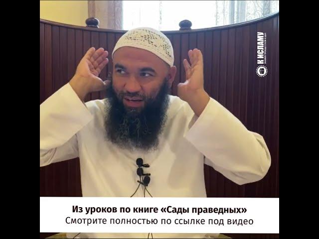 Надо ли прикасаться к ушам в намазе по мазхабу Абу Ханифы?  Ринат Абу Мухаммад #Shorts