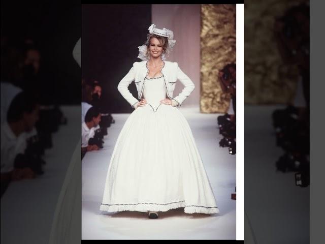 Chanel 90s #fashion #luxury #model #runway