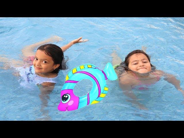 Masal Elif Öykü'ye Yüzme Öğretiyor - Elif Öykü learns to swim, Fun Kid Video