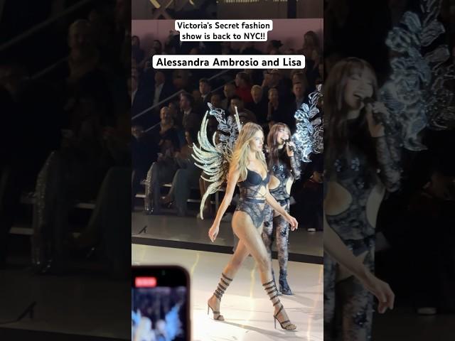 Live!! Alessandra Ambrosio and Lisa at Victoria’s Secret fashion show #lisa #lalalalisa_m