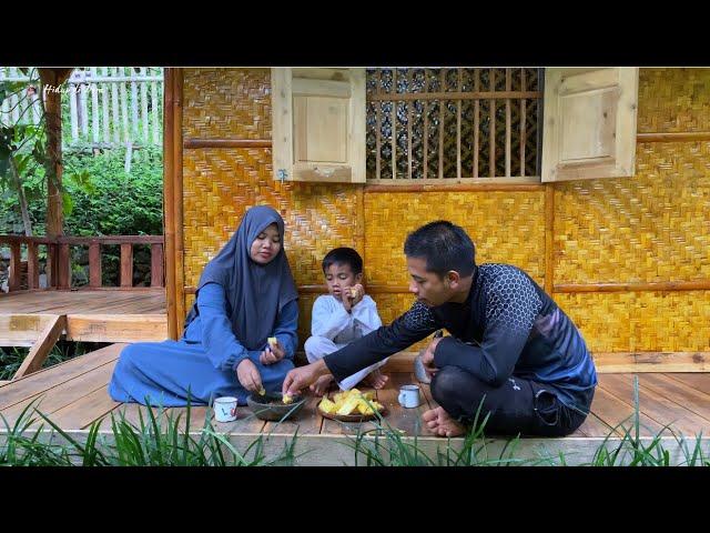 Enjoying the rainy atmosphere in the village & eating steamed cassava and hot coffee