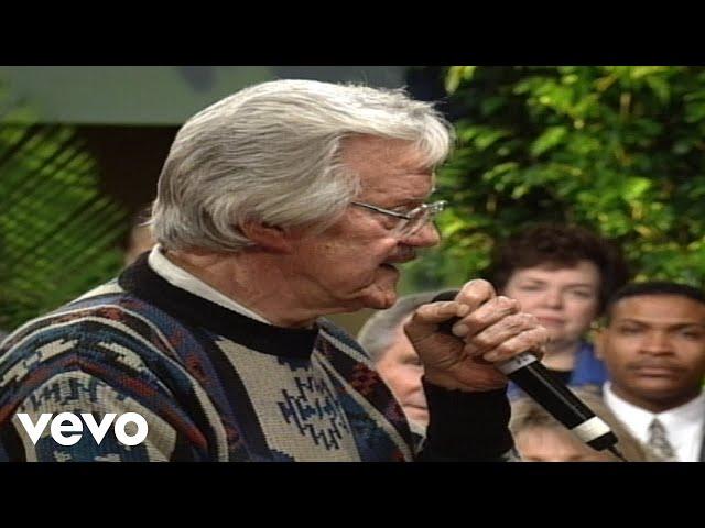 The Lord Still Lives in This Old House [Live] - J.D. Sumner and The Stamps Quartet