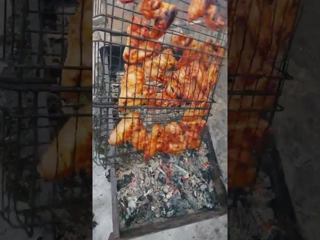 Хрустящие с румяной корочкой куриные крылышки на мангале со специями #еда #рецепт #кулинария