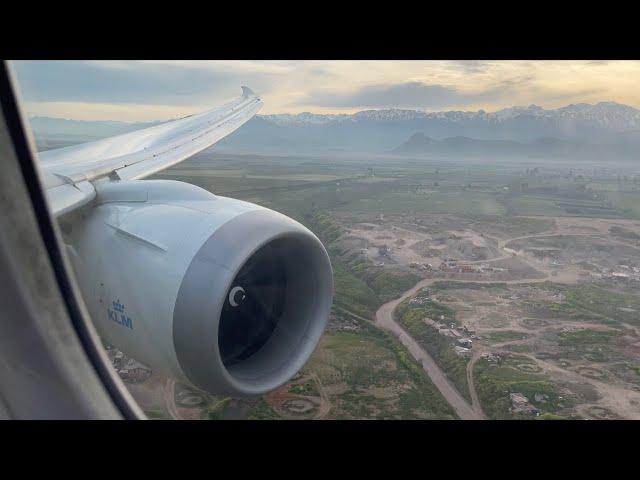 KLM Boeing 787-9 Dreamliner Landing at Santiago Arturo Merino Benítez International Airport