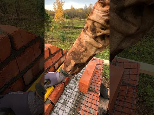 Профессиональный лайфхак: точная резка кирпича под фронтон.  #стройка #brick #construction #diy #дом