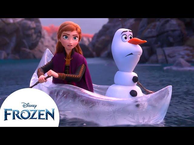 Anna y Olaf bajan a los tumbos en un bote de hielo | Frozen