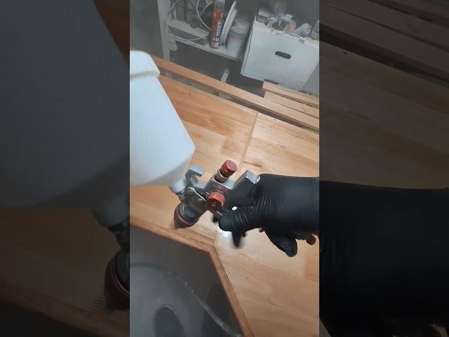 Laqueando mesada de Eucaliptus #wood #woodwork #woodworking #spraypaint #pintura #laqueado #lacquer