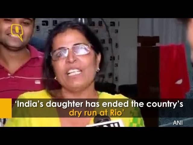 The Quint: Sakshi Malik's Family Celebrate The Historic Medal