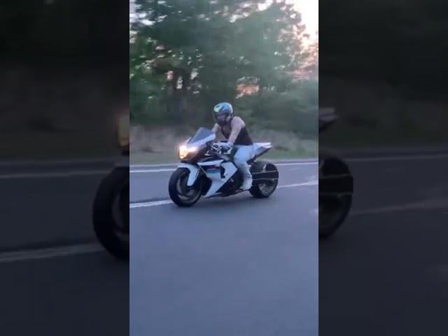 Stretched GSXR-1000 wheelies