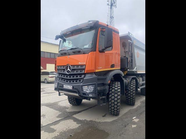 Переоборудование самосвала 8X8 Mercedes-Benz Arocs 4145 из двускатной ошиновки в односкат 16.00R20