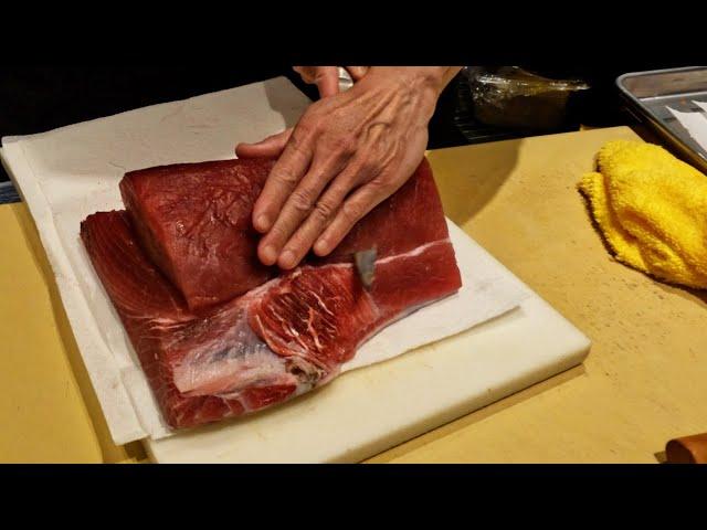 Pro Sushi Chef showing Maguro cutting (Sigomoto 2524)