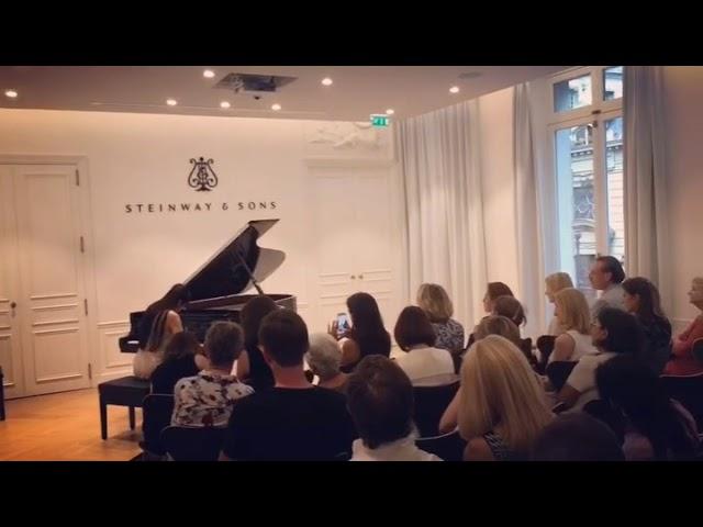 Sunny Li perform in Paris Steinway