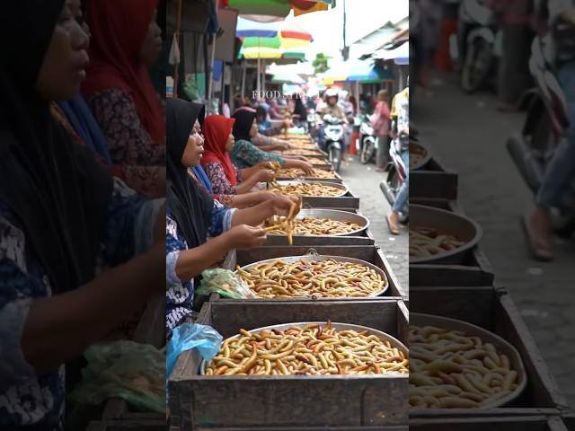 Stock of high protein sago worms in traditional Asian markets@muhibbudinfood-ai