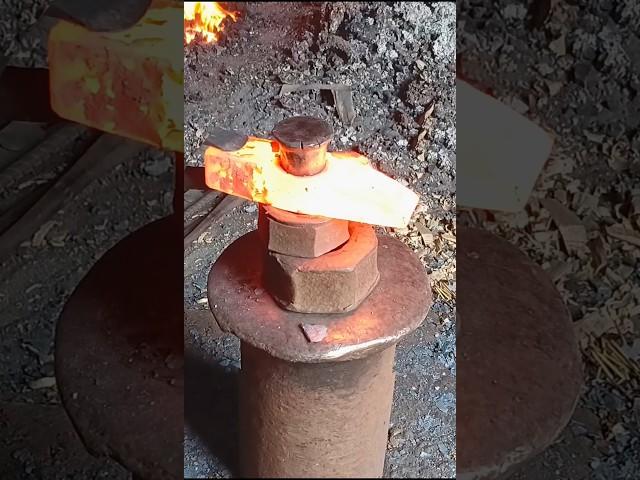 how to make a hammer #shorts #blacksmith #handmade #hammer #art #forging