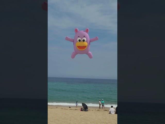 Fly to the sky #funny #animation #memes #sea #sky #throw #sand #Cocoti