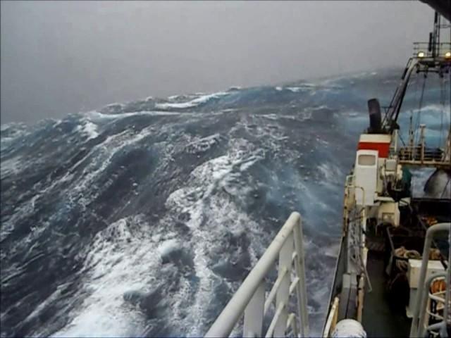 Северный шторм Судно на промысле.Northern storm.the ship in the field.