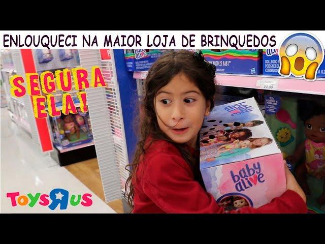 ENLOUQUECI NA MAIOR LOJA DE BRINQUEDOS - TOYS R US!!