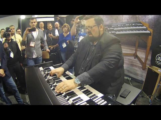 NAMM 2018 - Joey DeFrancesco plays "One Hundred Ways" on Viscount Legend Organ