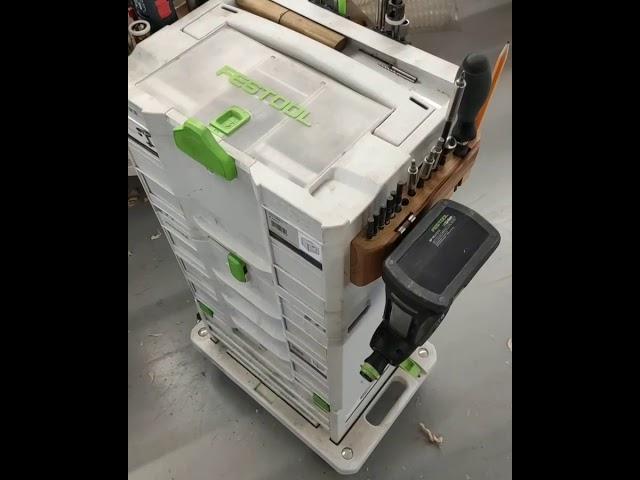 Монтажная станция из сортейнеров Festool плюс небольшие доделки. Рекомендую мастеровым!