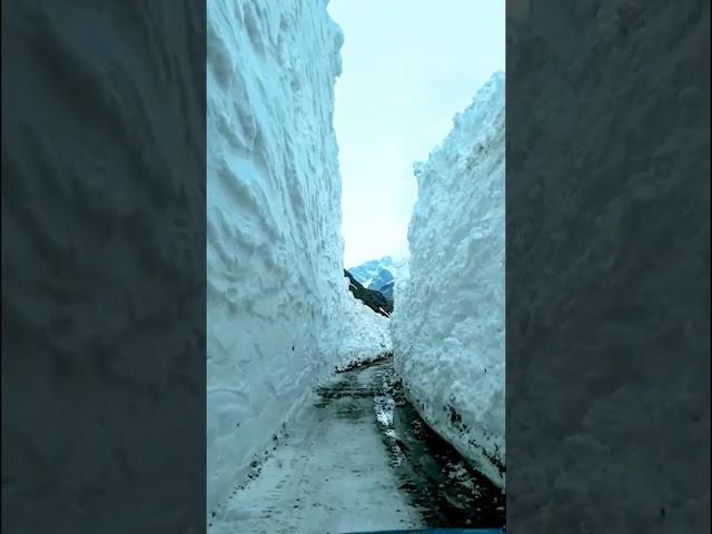 Snow Walls at Kunzum Pass