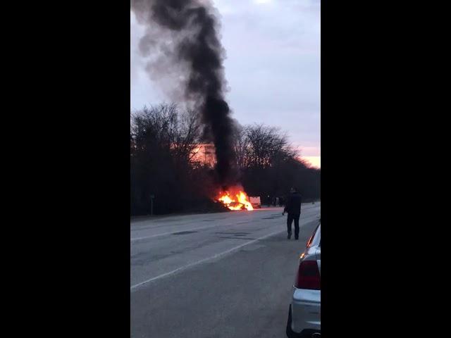 На автодороге в Крыму сгорела легковая машина 15. 03. 2019