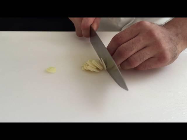 How to Slice Garlic