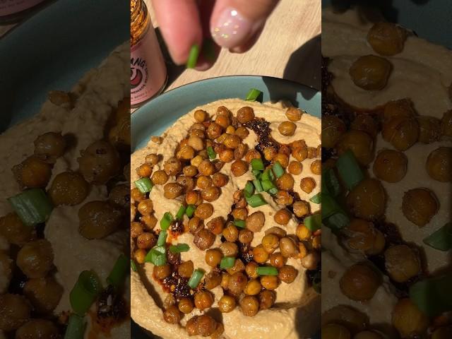 Easy, affordable homemade hummus #chilioil #hummus #chickpeas #vegan #hotjiang
