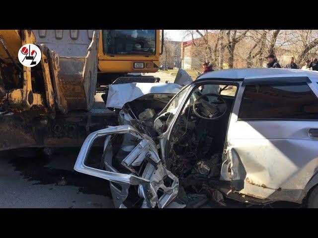 "Дюжина" убилась об экскаватор